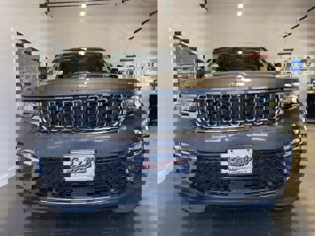 Used 2023 Jeep Grand Cherokee 4WD 4xe w/ Luxury Tech Group II image 3