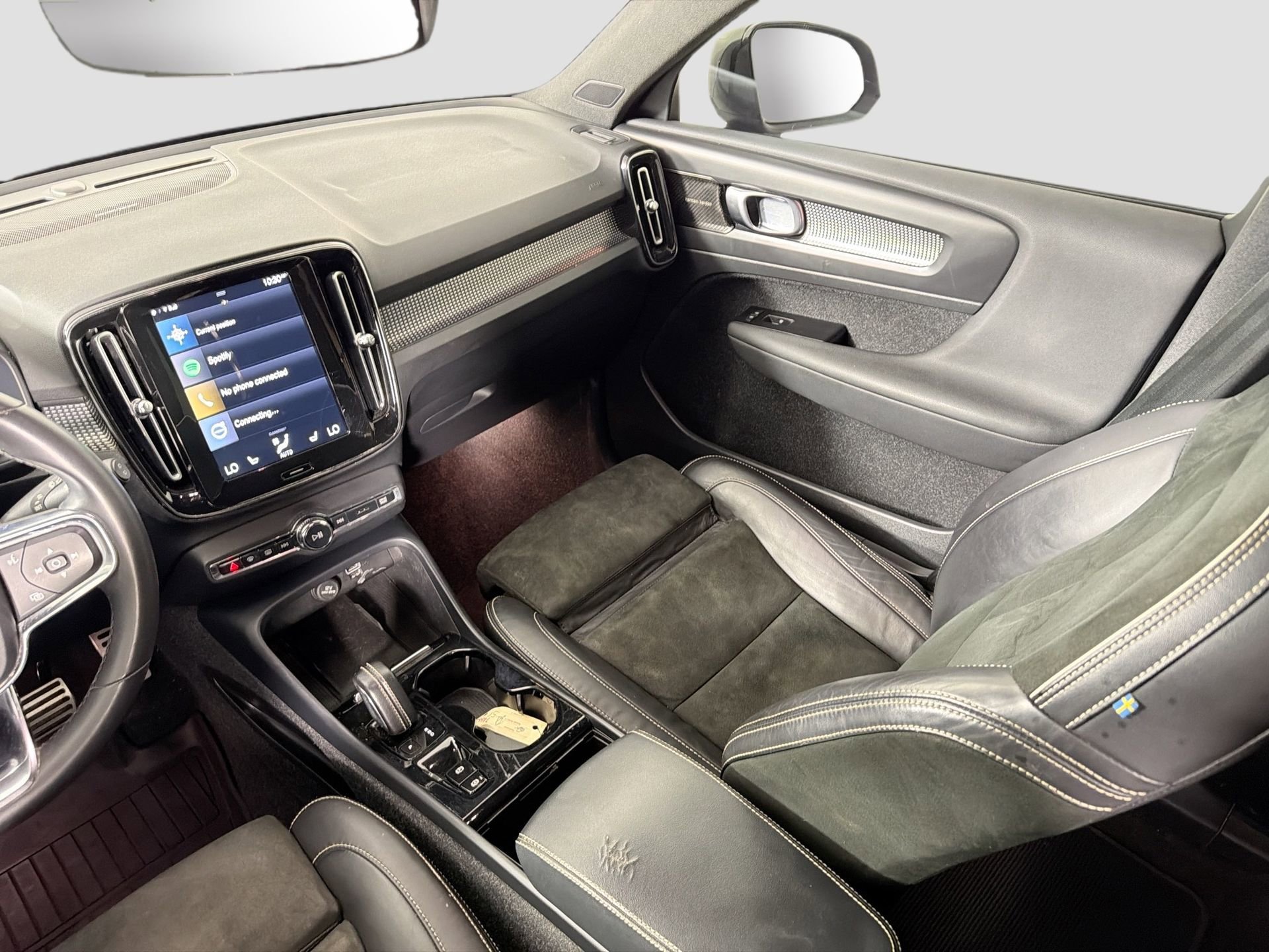 Used 2022 Volvo XC40 T5 R-Design w/ Advanced Package image 24