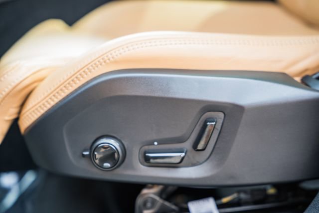 Used 2023 Volvo XC60 B5 Ultimate w/ Climate Package image 35