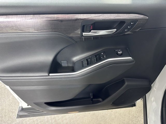 Used 2023 Toyota Highlander Platinum image 21