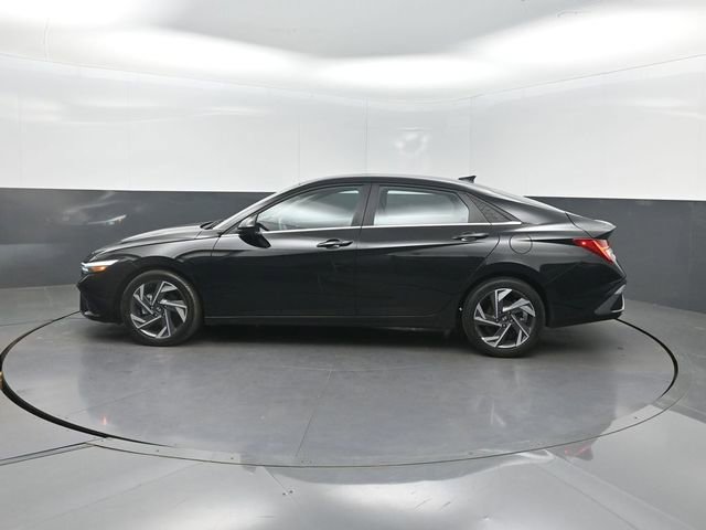 Used 2024 Hyundai Elantra SEL w/ Convenience Package FWD image 2
