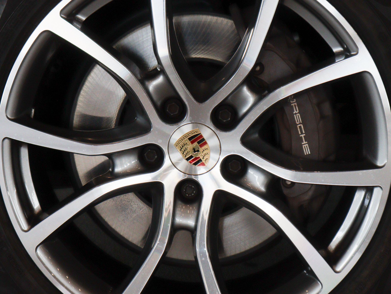Certified 2023 Porsche Cayenne AWD/4WD image 13
