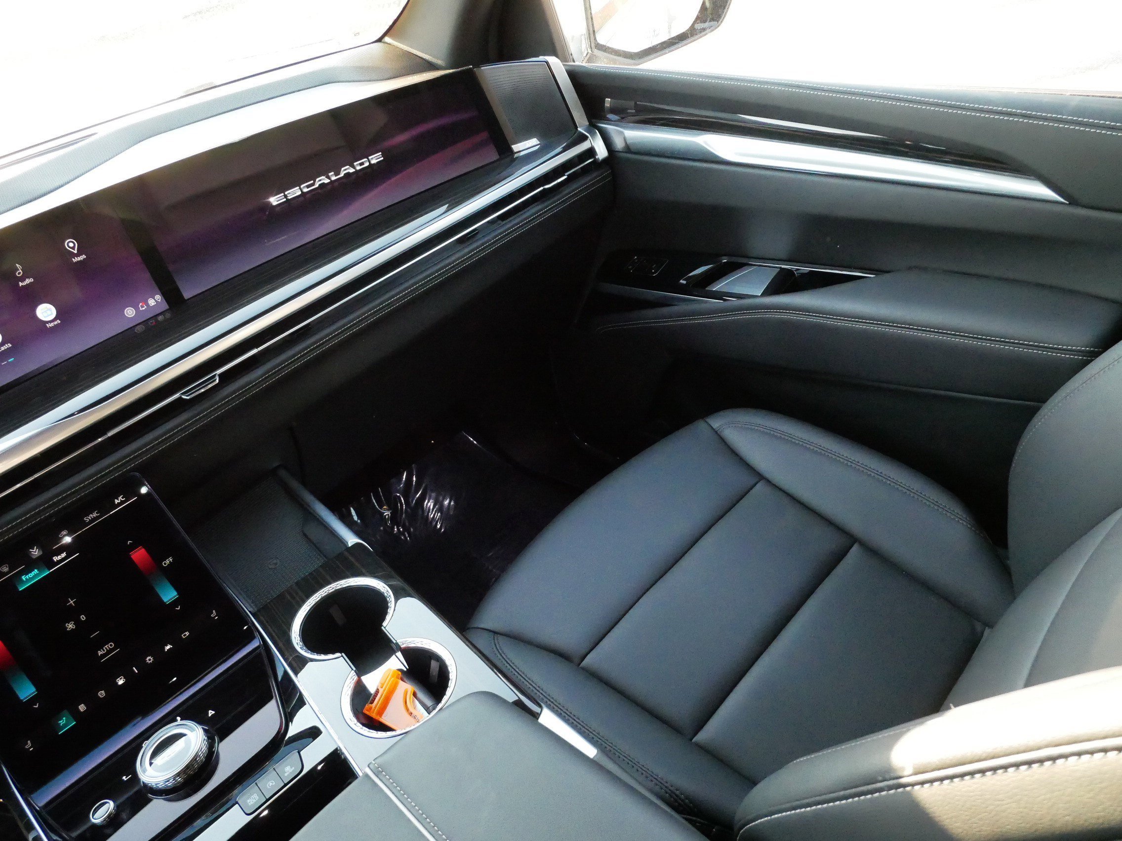 Certified 2025 Cadillac Escalade Luxury w/ LPO, Floor Liner Package image 11