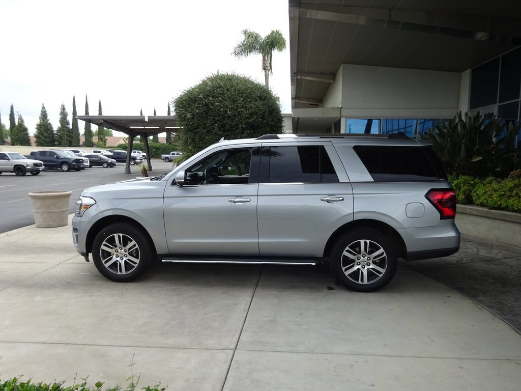 Used 2022 Ford Expedition Limited AWD/4WD image 4