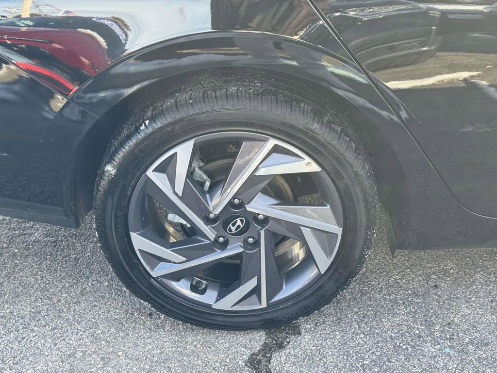 Certified 2025 Hyundai Elantra SEL image 6