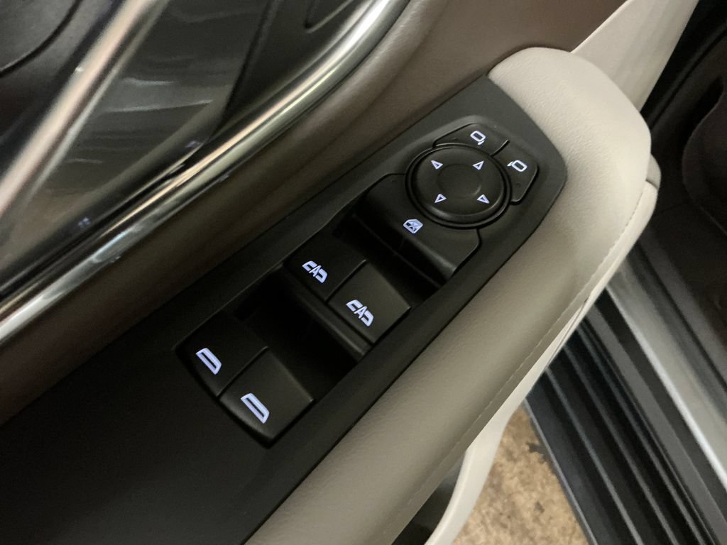 Used 2023 GMC Yukon XL SLE AWD/4WD image 15