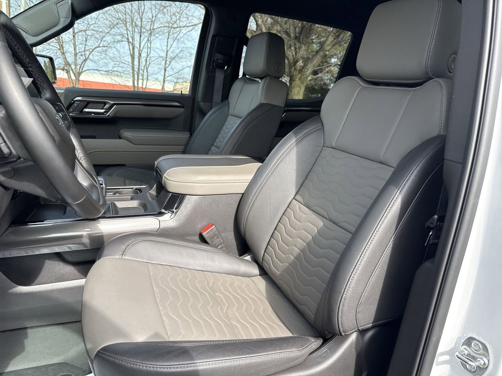 Used 2025 Chevrolet Silverado 1500 ZR2 w/ Technology Package image 13