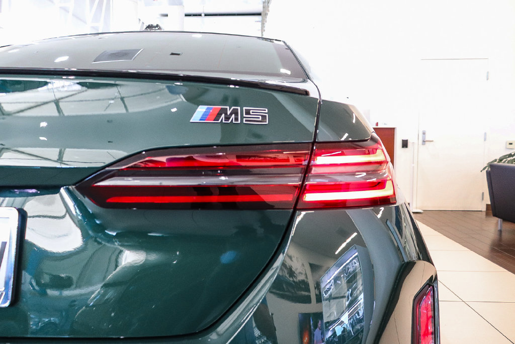 New 2027 BMW M5 w/ Executive Package AWD/4WD image 7
