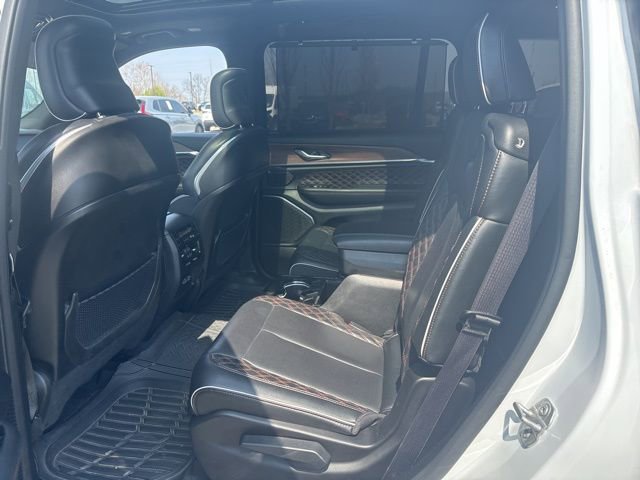 Used 2023 Jeep Grand Cherokee L Summit w/ Luxury Tech Group V image 18