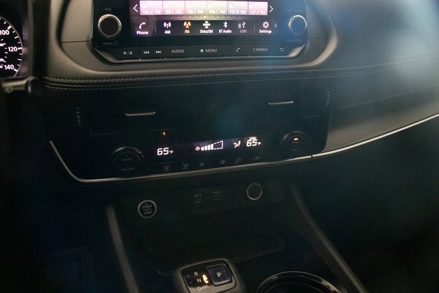 Used 2022 Nissan Rogue SV image 31