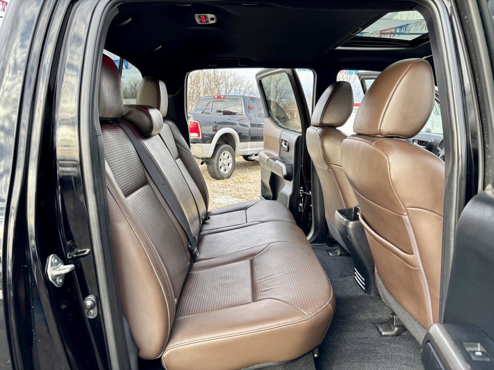 Used 2017 Toyota Tacoma Limited w/ Tow Package image 9