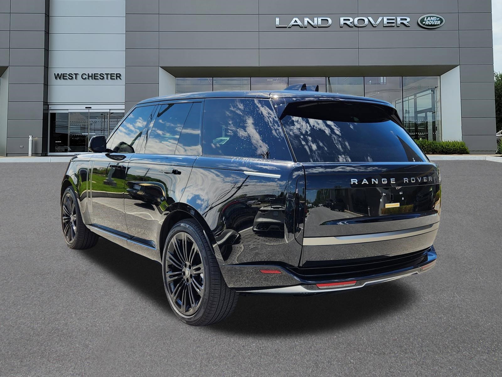 Certified 2025 Land Rover Range Rover SE AWD/4WD image 3