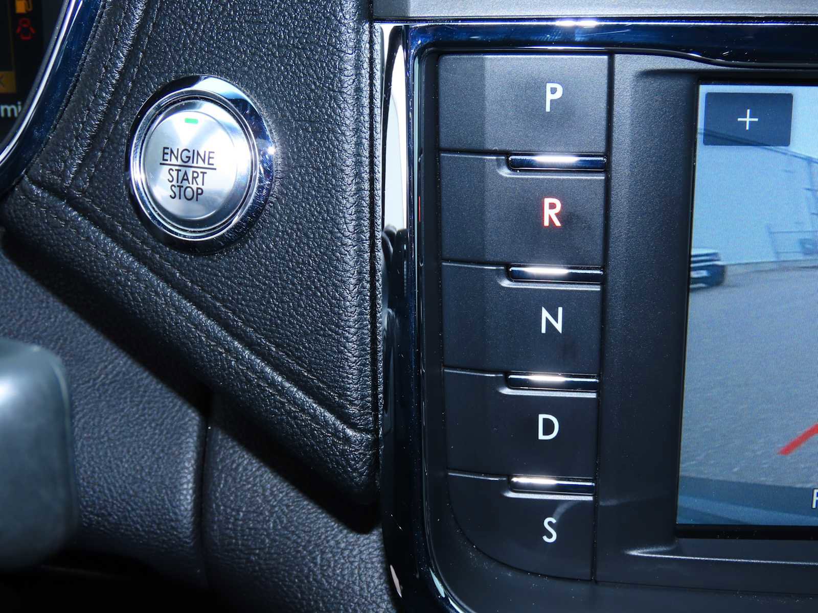 Used 2019 Lincoln Continental Select image 32