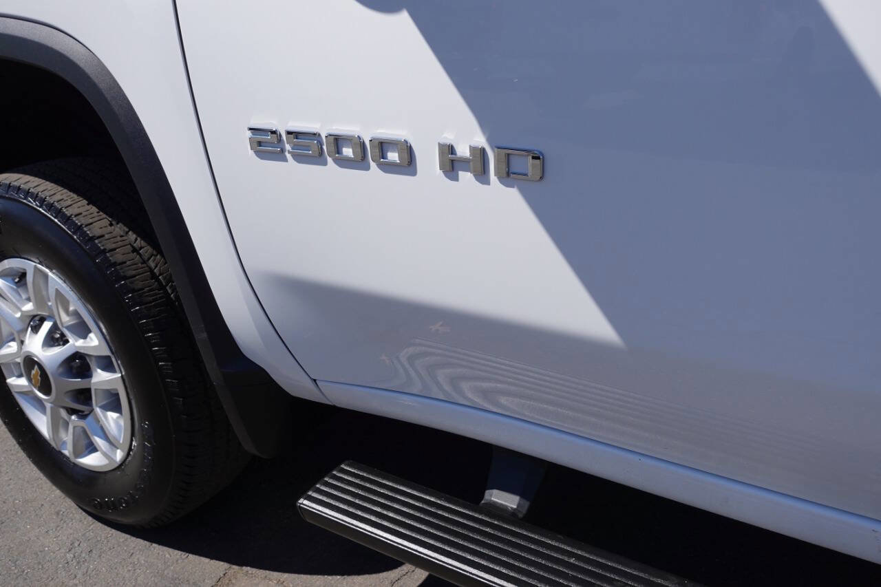Used 2025 Chevrolet Silverado 2500 W/T AWD/4WD image 14