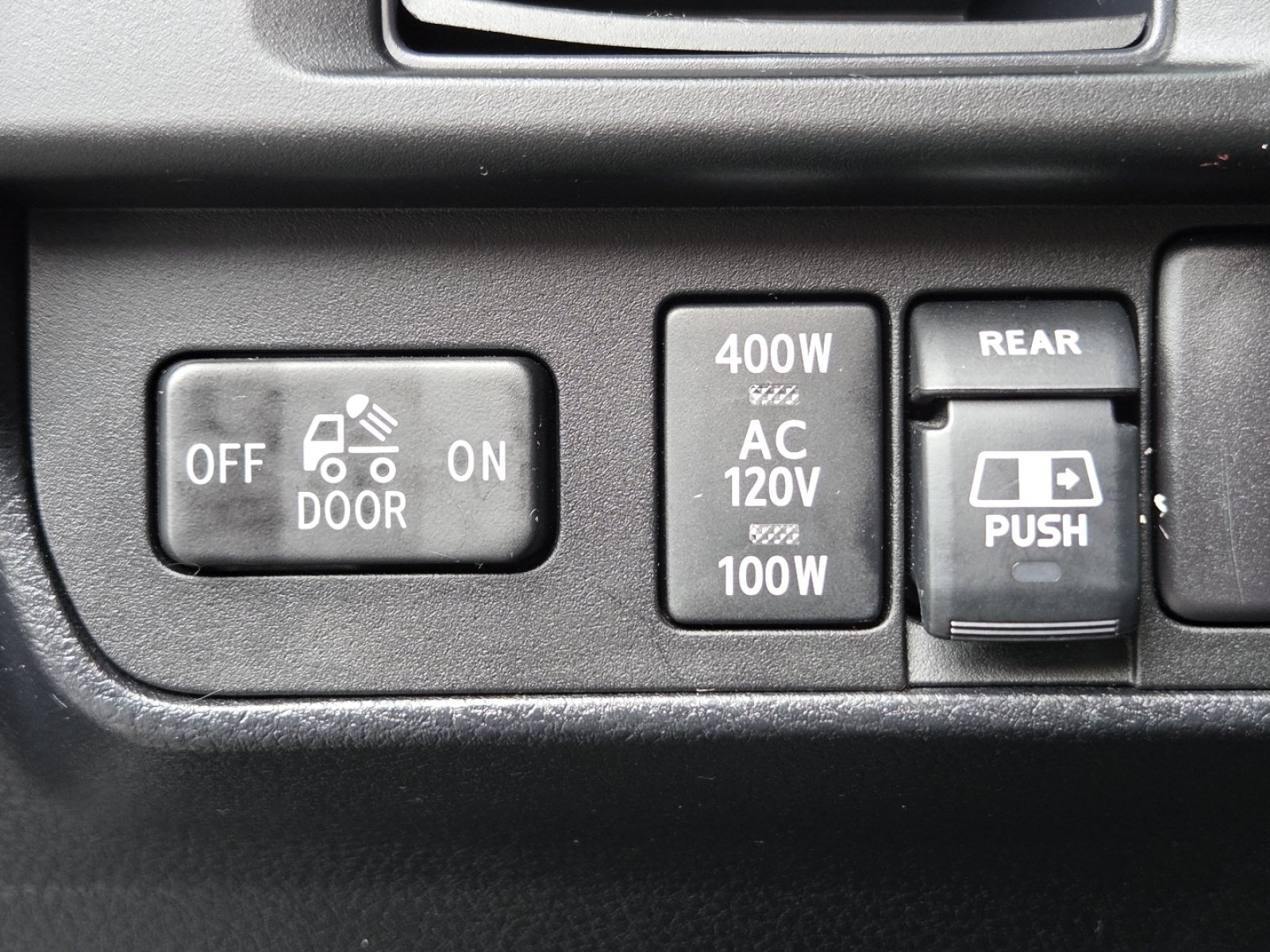 Used 2017 Toyota Tacoma TRD Sport AWD/4WD image 13
