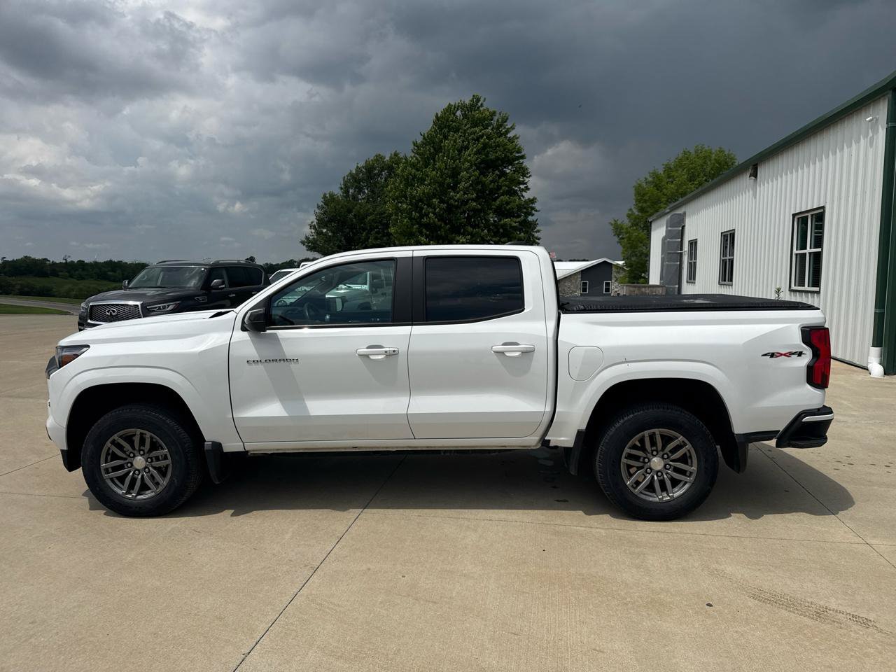 Used 2023 Chevrolet Colorado LT w/ LT Convenience Package II AWD/4WD image 8