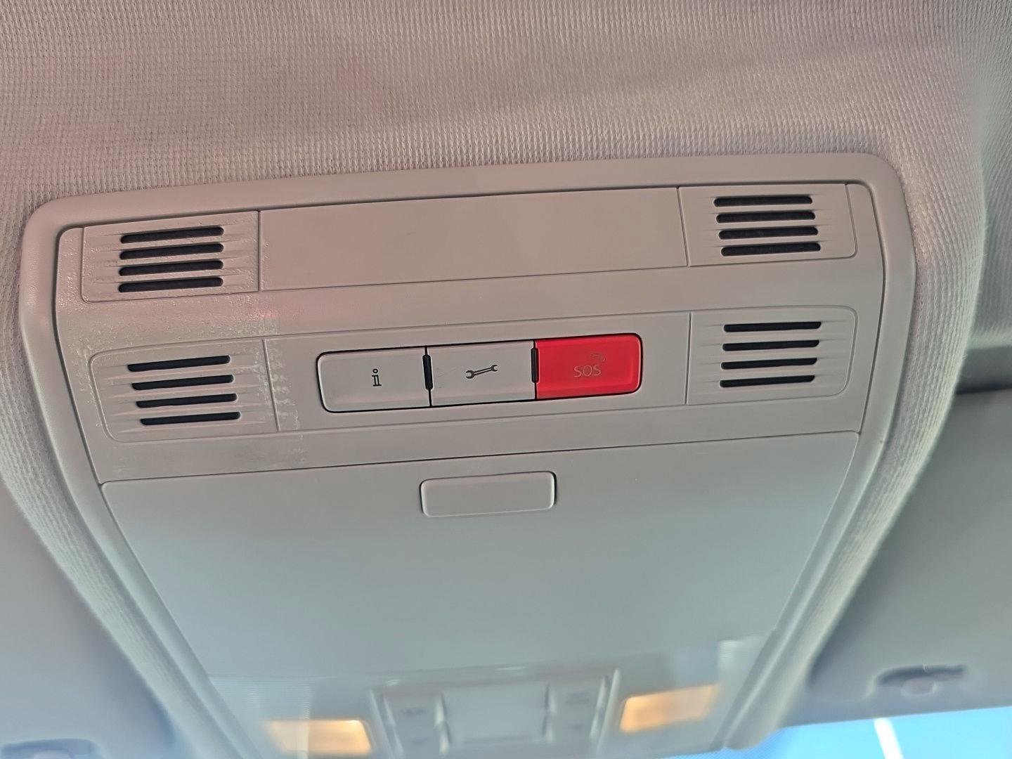 Used 2020 Volkswagen Tiguan S image 12