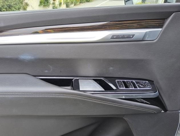 Used 2025 Cadillac Escalade Premium Luxury image 10