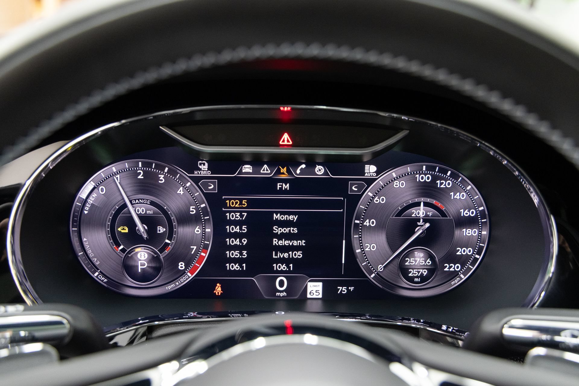Used 2024 Bentley Flying Spur Plug-In Hybrid AWD/4WD image 16