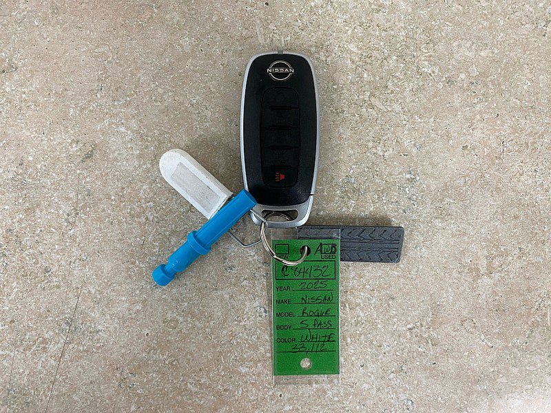 Used 2025 Nissan Rogue SV image 29