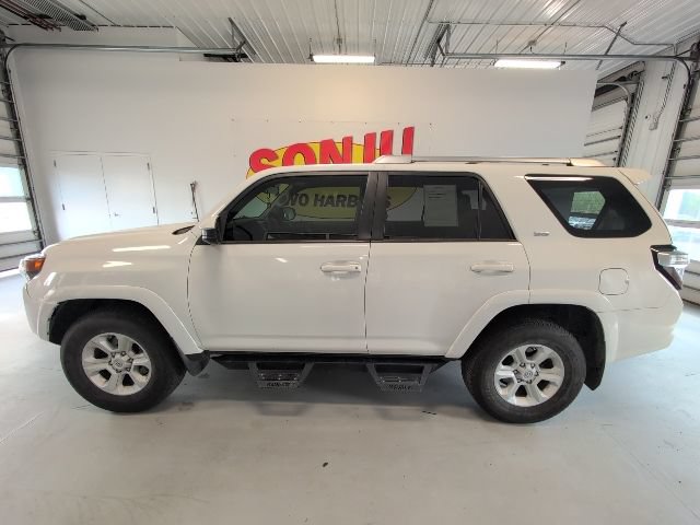 Used 2017 Toyota 4Runner SR5 AWD/4WD image 2