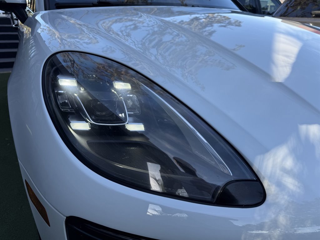 Used 2018 Porsche Macan GTS image 9