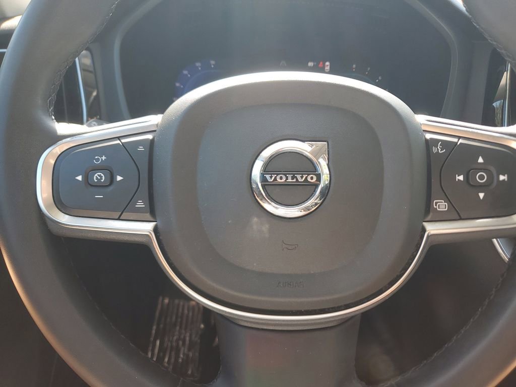Used 2024 Volvo XC60 B5 Core image 27