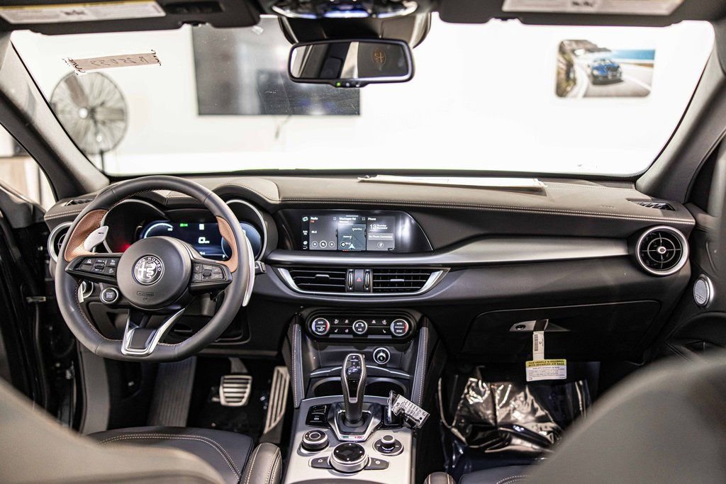 New 2025 Alfa Romeo Stelvio Sprint image 37