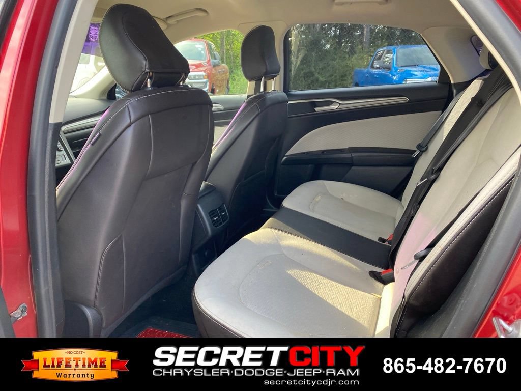 Used 2020 Ford Fusion SE w/ Equipment Group 151A FWD image 10