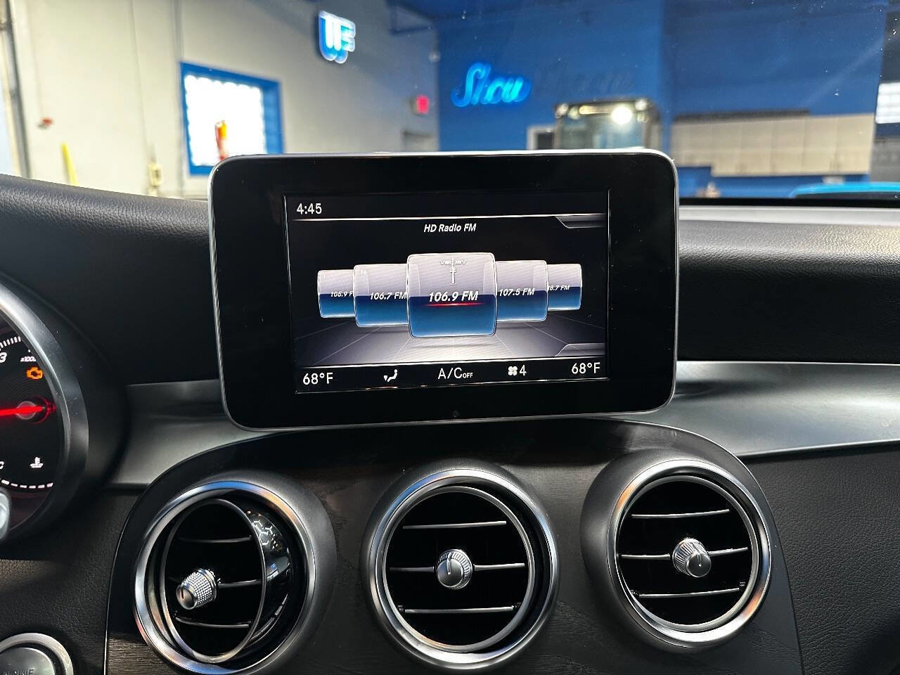 Used 2018 Mercedes-Benz GLC 300 4MATIC image 26