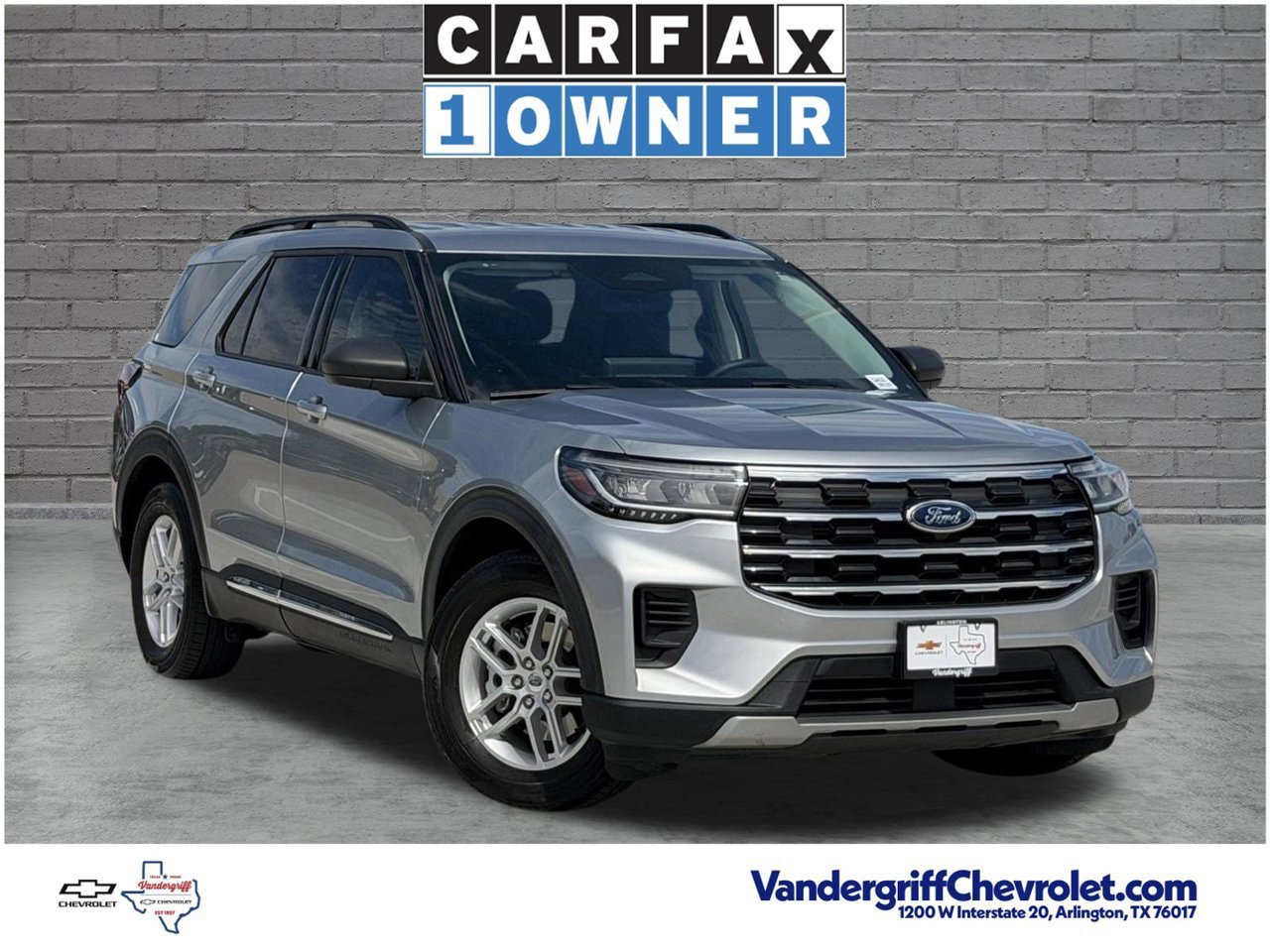 Used 2025 Ford Explorer Active RWD image 1