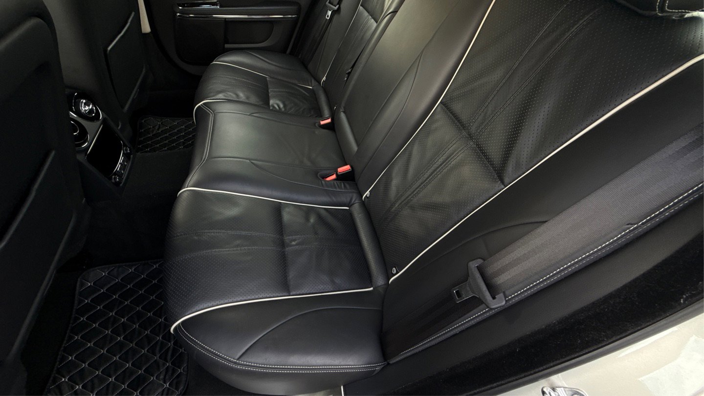 Used 2016 Jaguar XJ R-Sport RWD image 20