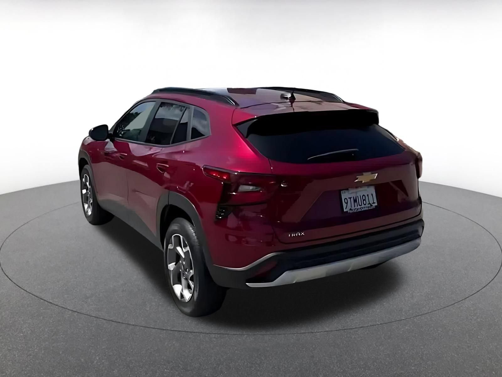Used 2025 Chevrolet Trax LT FWD image 9