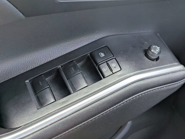 Used 2023 Toyota Highlander XLE AWD/4WD image 26