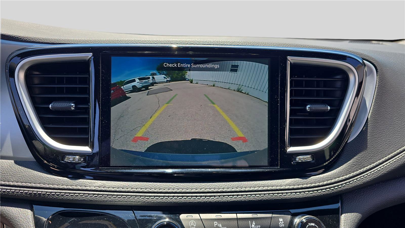 Used 2026 Chrysler Pacifica Limited FWD image 22