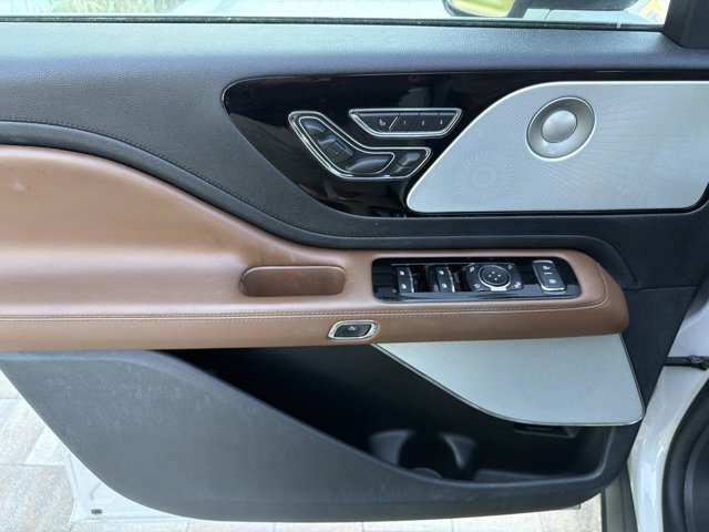 Certified 2023 Lincoln Aviator Reserve w/ Equipment Group 201A image 11