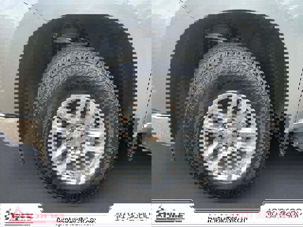 Used 2024 Chevrolet Silverado 1500 LT w/ Z71 Off-Road Package image 14