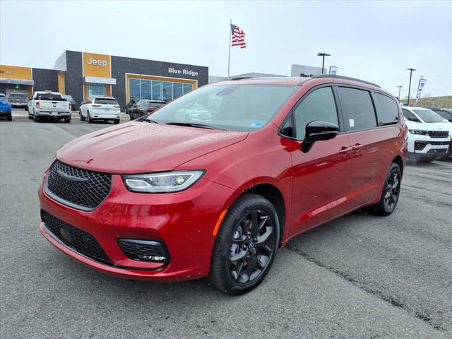 New 2026 Chrysler Pacifica Limited w/ S Appearance Package image 9