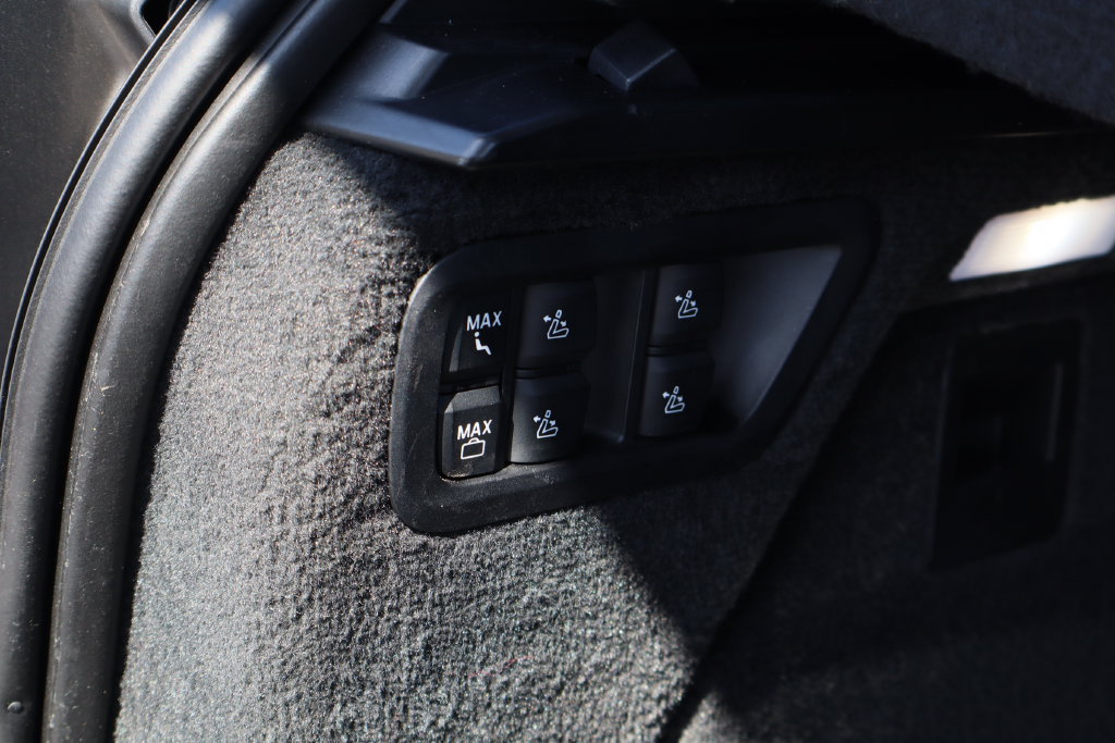 Used 2022 BMW X7 M50i AWD/4WD image 27