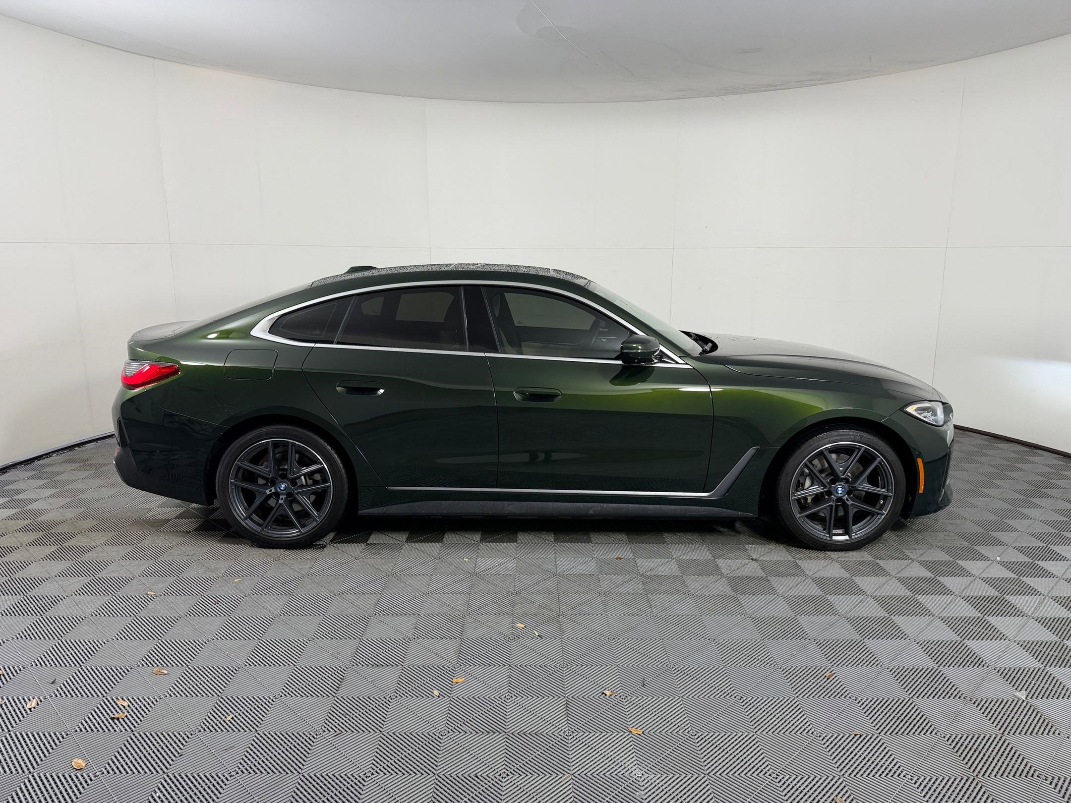 Used 2023 BMW i4 eDrive35 w/ Premium Package RWD image 8