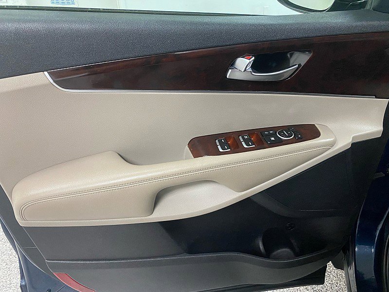 Used 2018 Kia Sorento LX image 9
