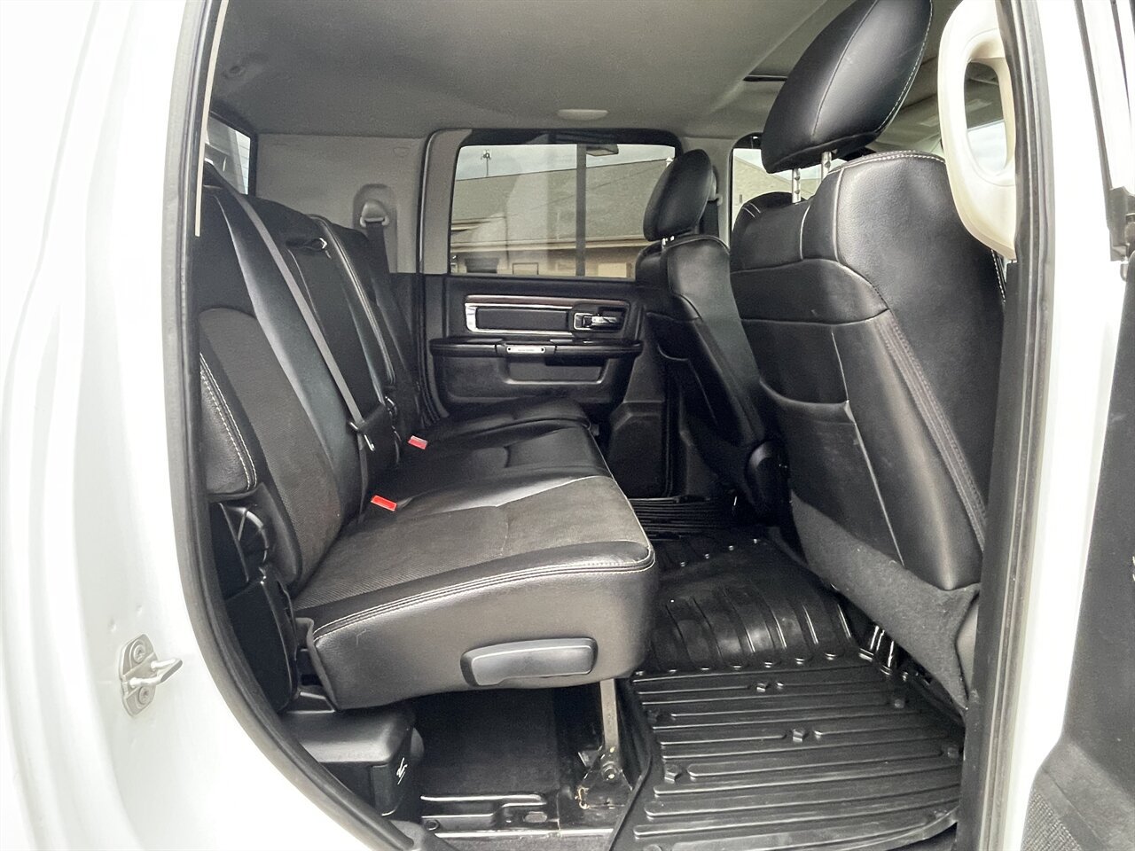 Used 2017 RAM 3500 Laramie w/ Sport Appearance Group AWD/4WD image 9