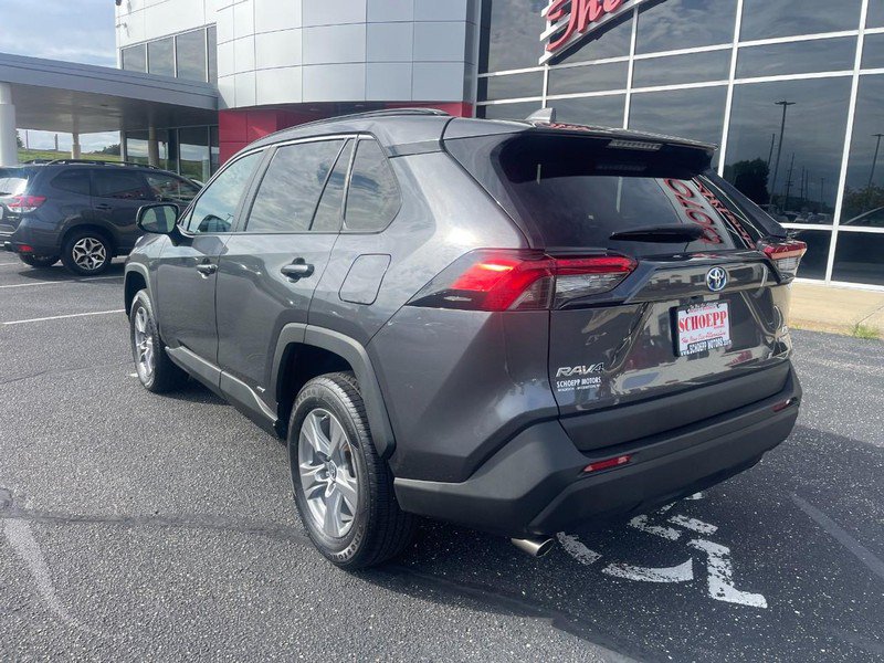 Used 2023 Toyota RAV4 LE AWD/4WD image 4