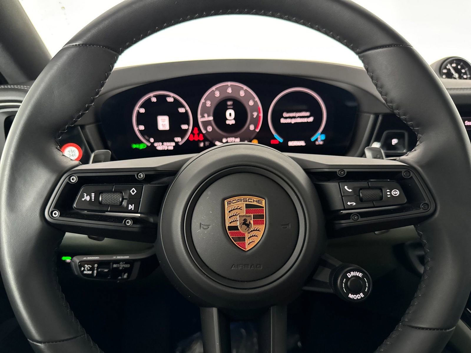 Certified 2025 Porsche Cayenne Coupe image 28