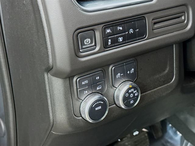 Used 2024 GMC Yukon XL SLT w/ SLT Luxury Package image 11