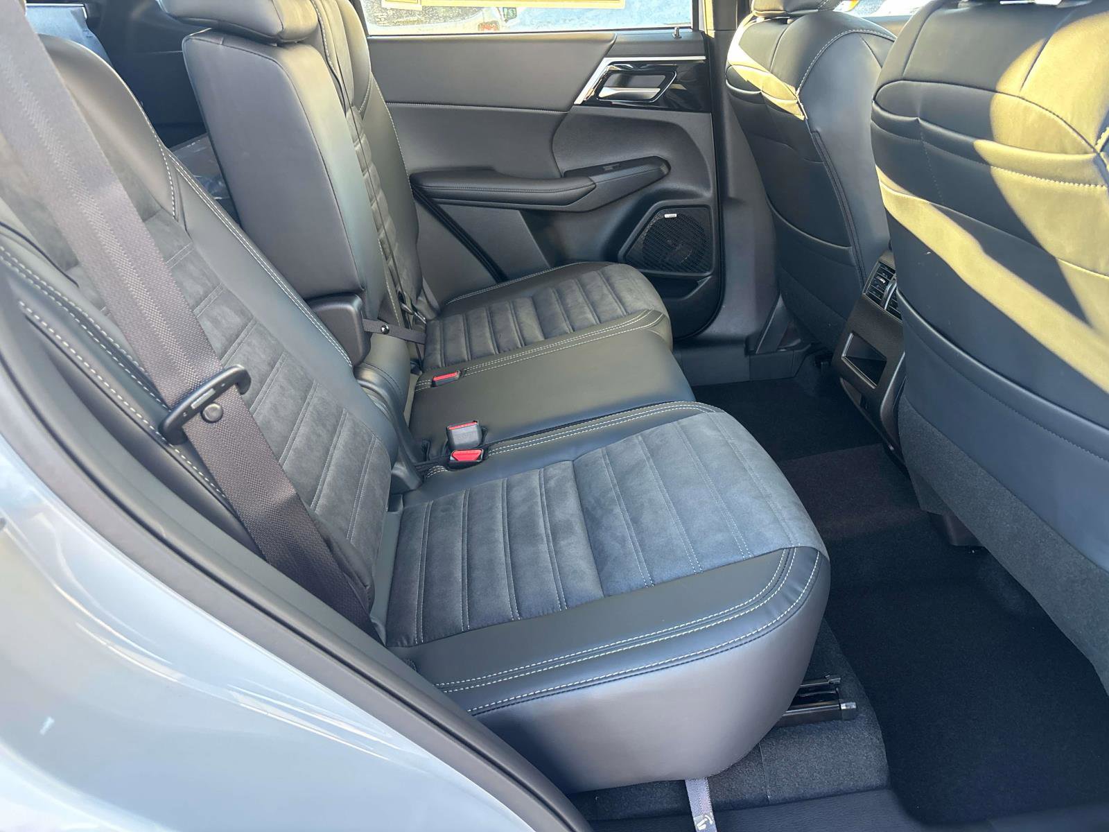 New 2026 Mitsubishi Outlander SE image 6