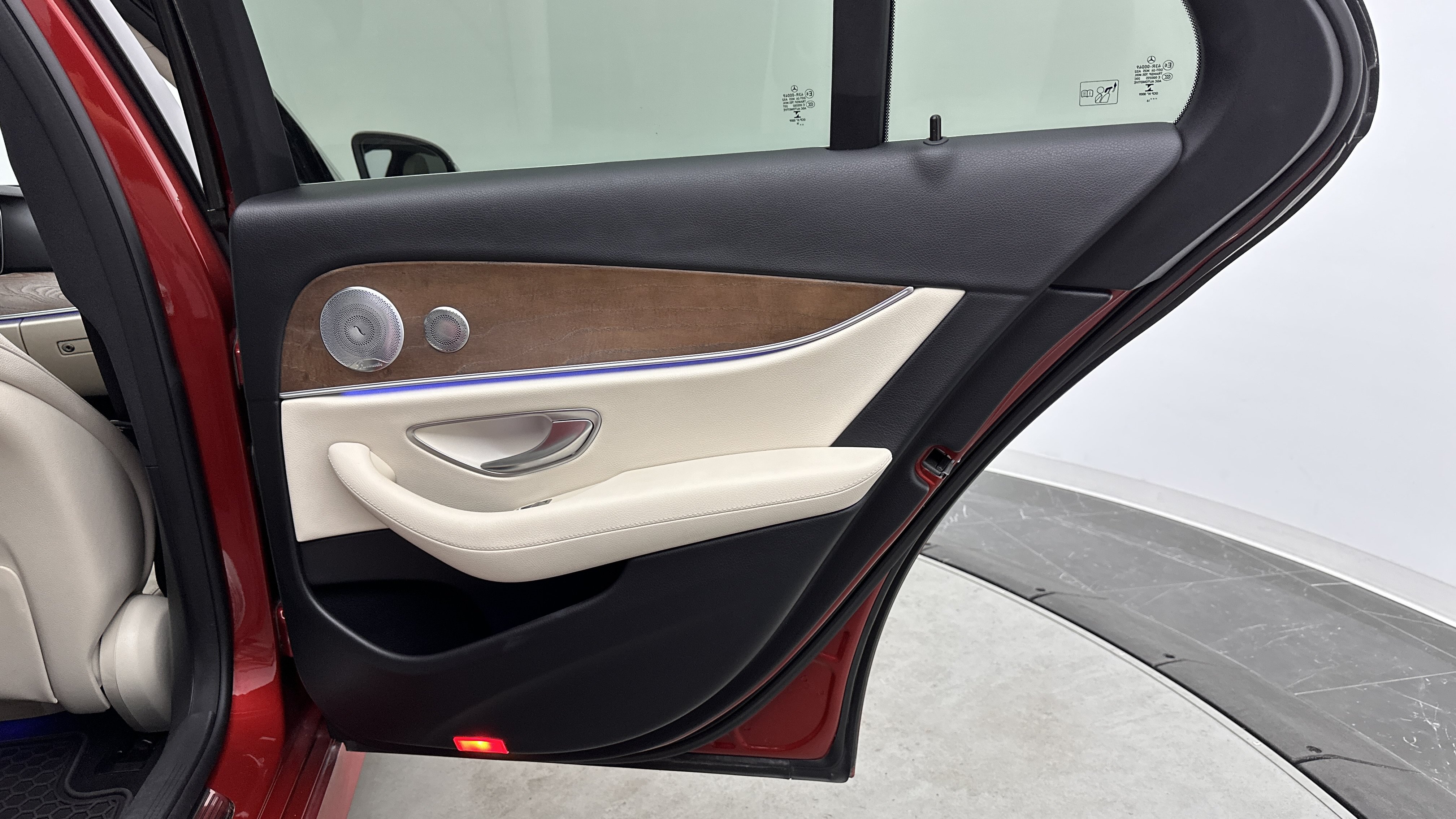 Used 2017 Mercedes-Benz E 300 image 31