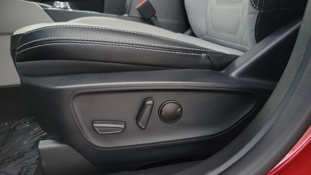 Used 2024 Ford Escape Platinum AWD/4WD image 16