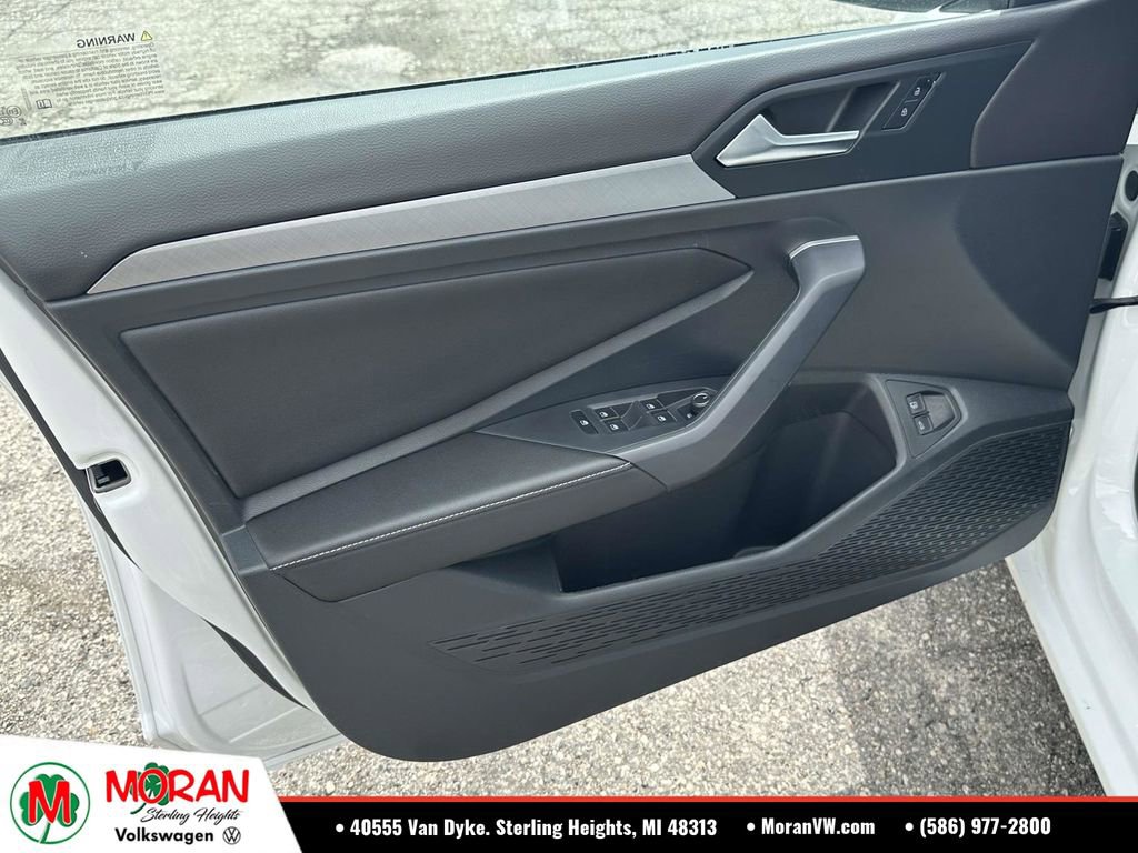 Certified 2023 Volkswagen Jetta SE w/ Panoramic Sunroof Package FWD image 16