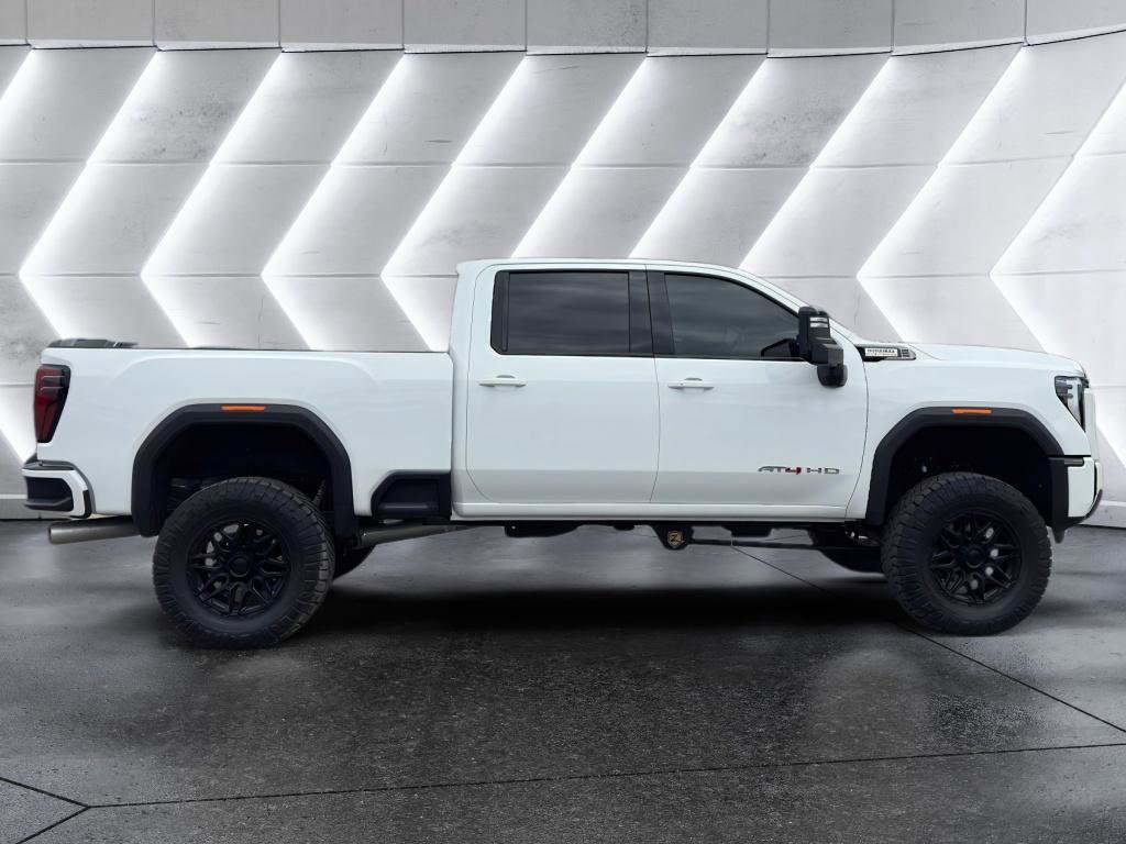Used 2025 GMC Sierra 2500 AT4 image 8